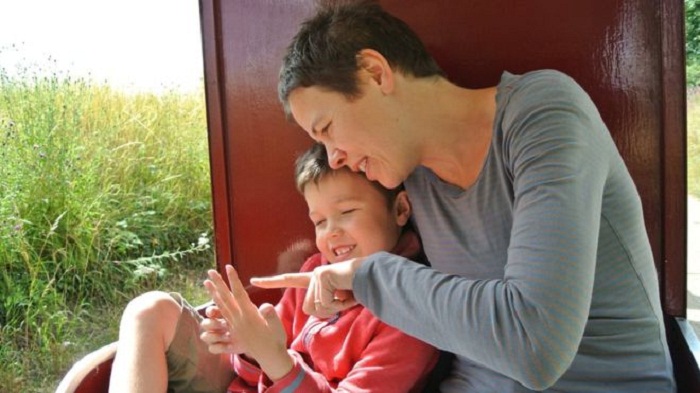 `Super-parenting`  improves children`s autism